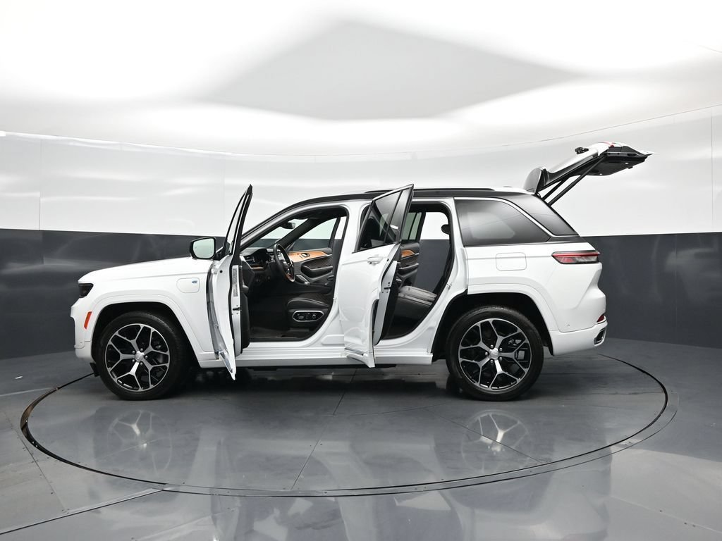 Used 2023 Jeep Grand Cherokee Summit AWD/4WD image 34