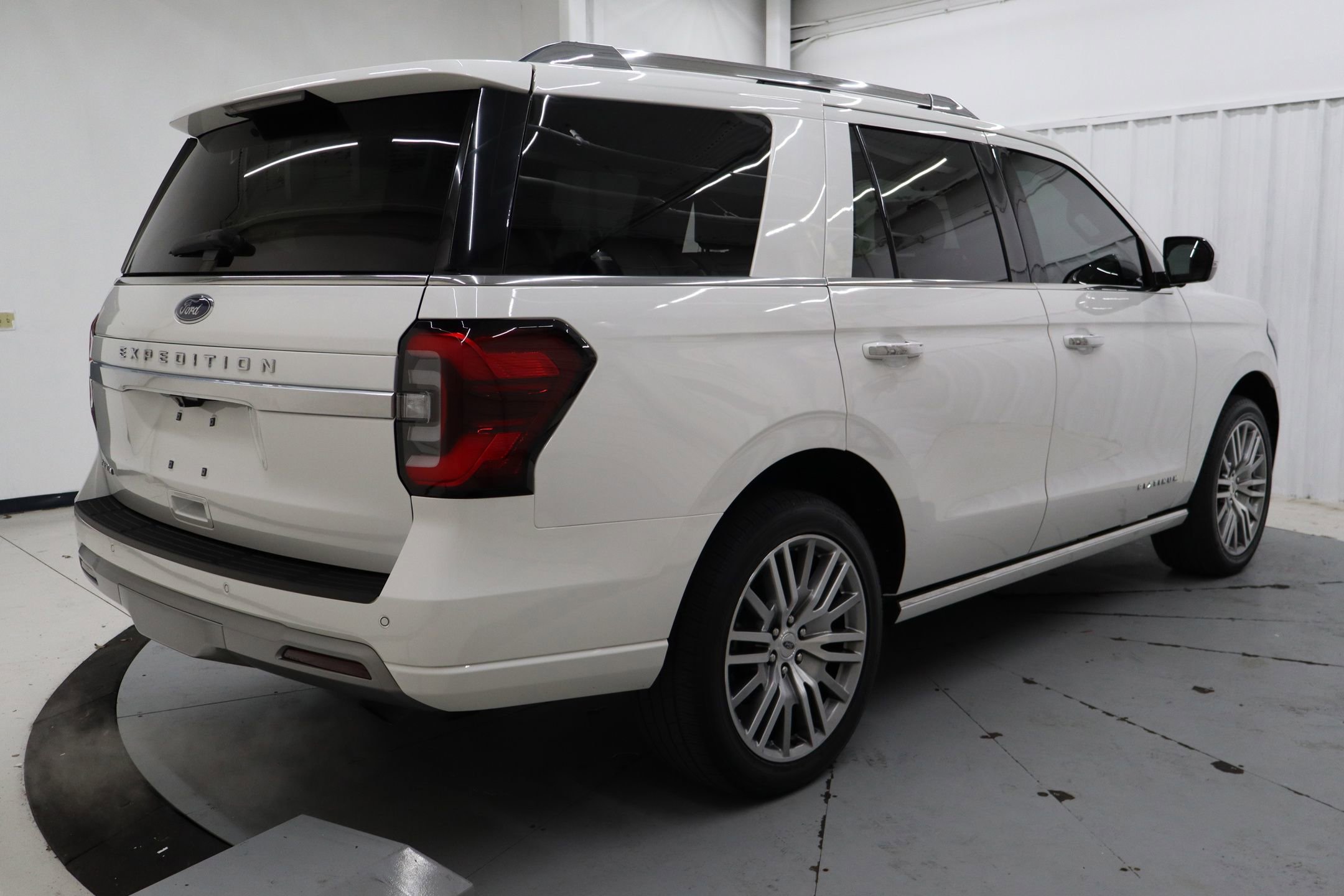 Certified 2023 Ford Expedition Platinum image 4