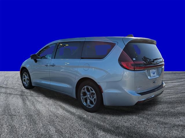 Used 2024 Chrysler Pacifica Limited FWD image 3