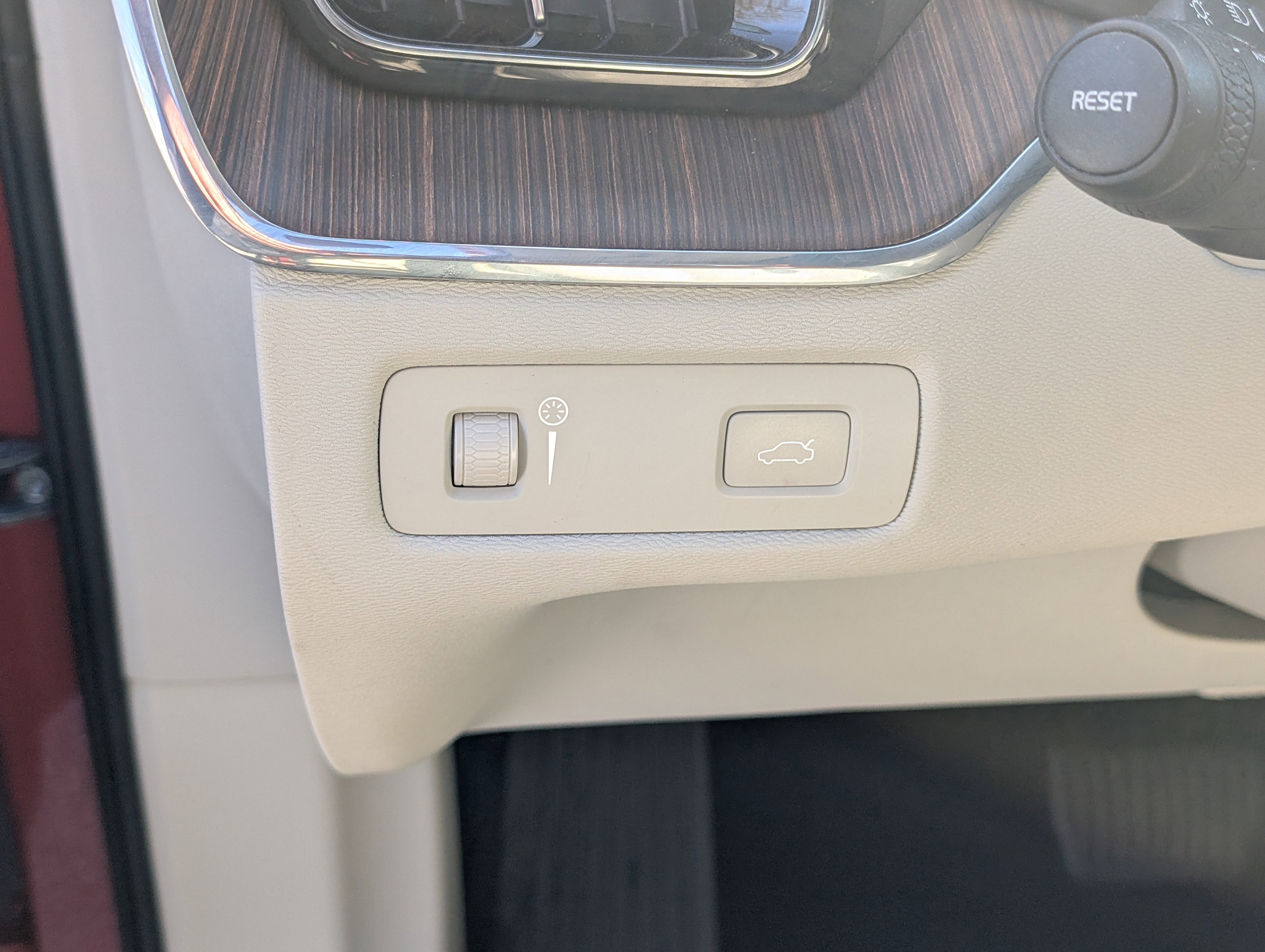 Used 2020 Volvo XC60 T5 Inscription w/ Protection Package Premier image 24