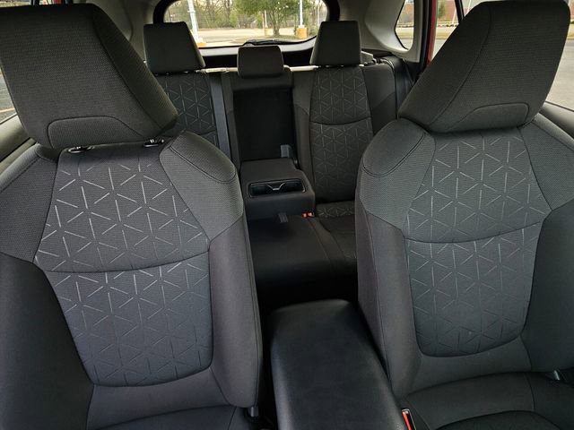 Used 2022 Toyota RAV4 XLE image 38