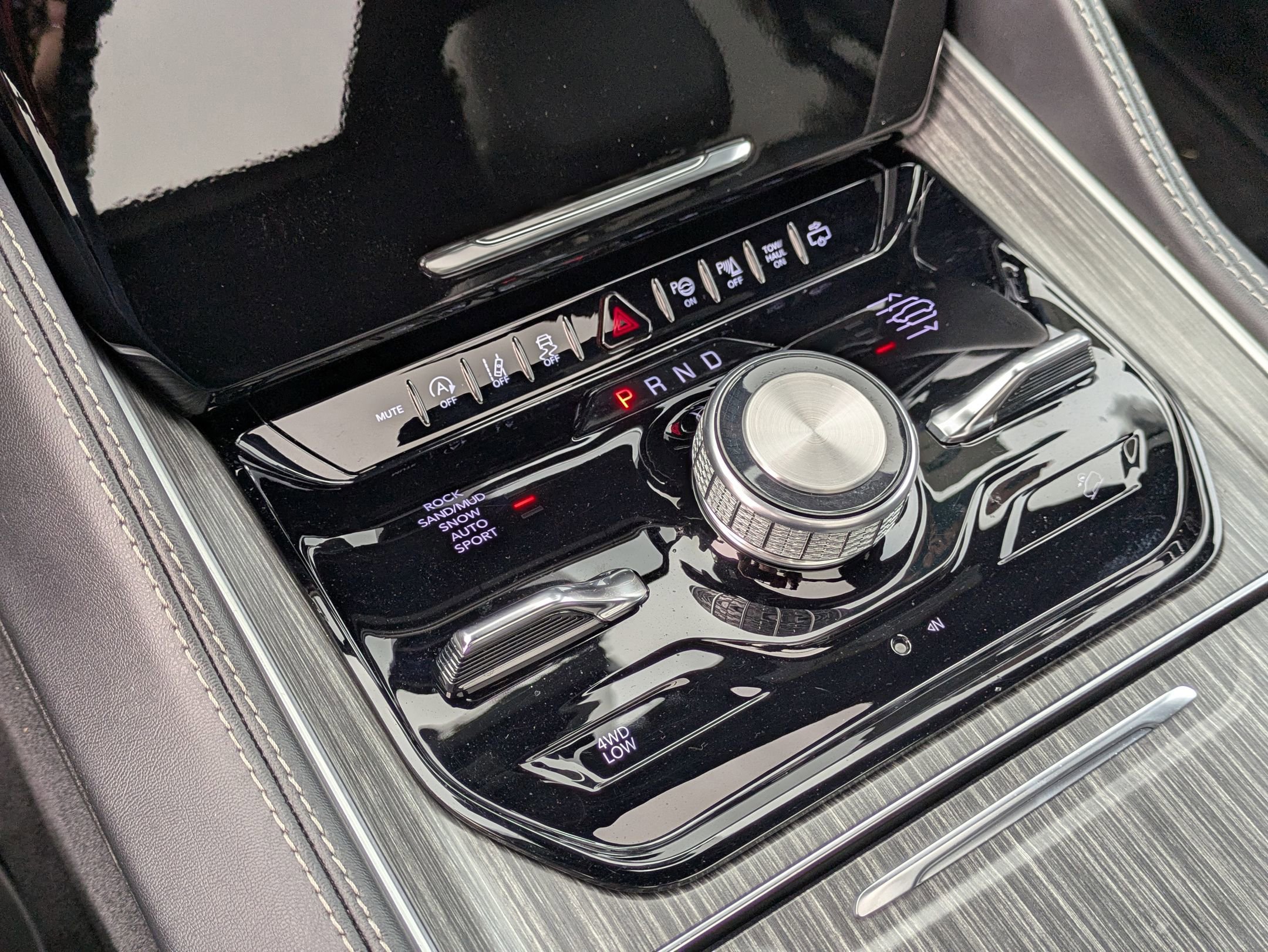 Used 2024 Jeep Wagoneer Series III w/ Premium Group I image 25