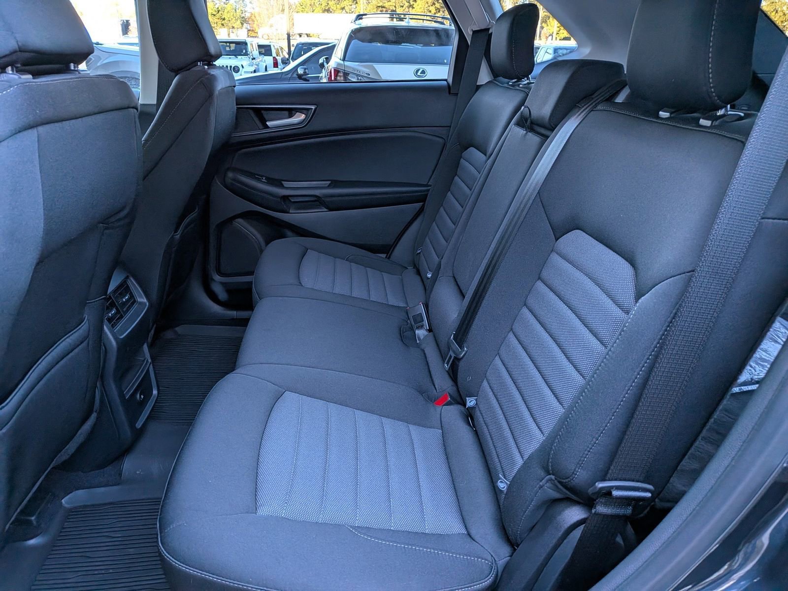 Certified 2024 Ford Edge SE w/ Black Appearance Package image 17