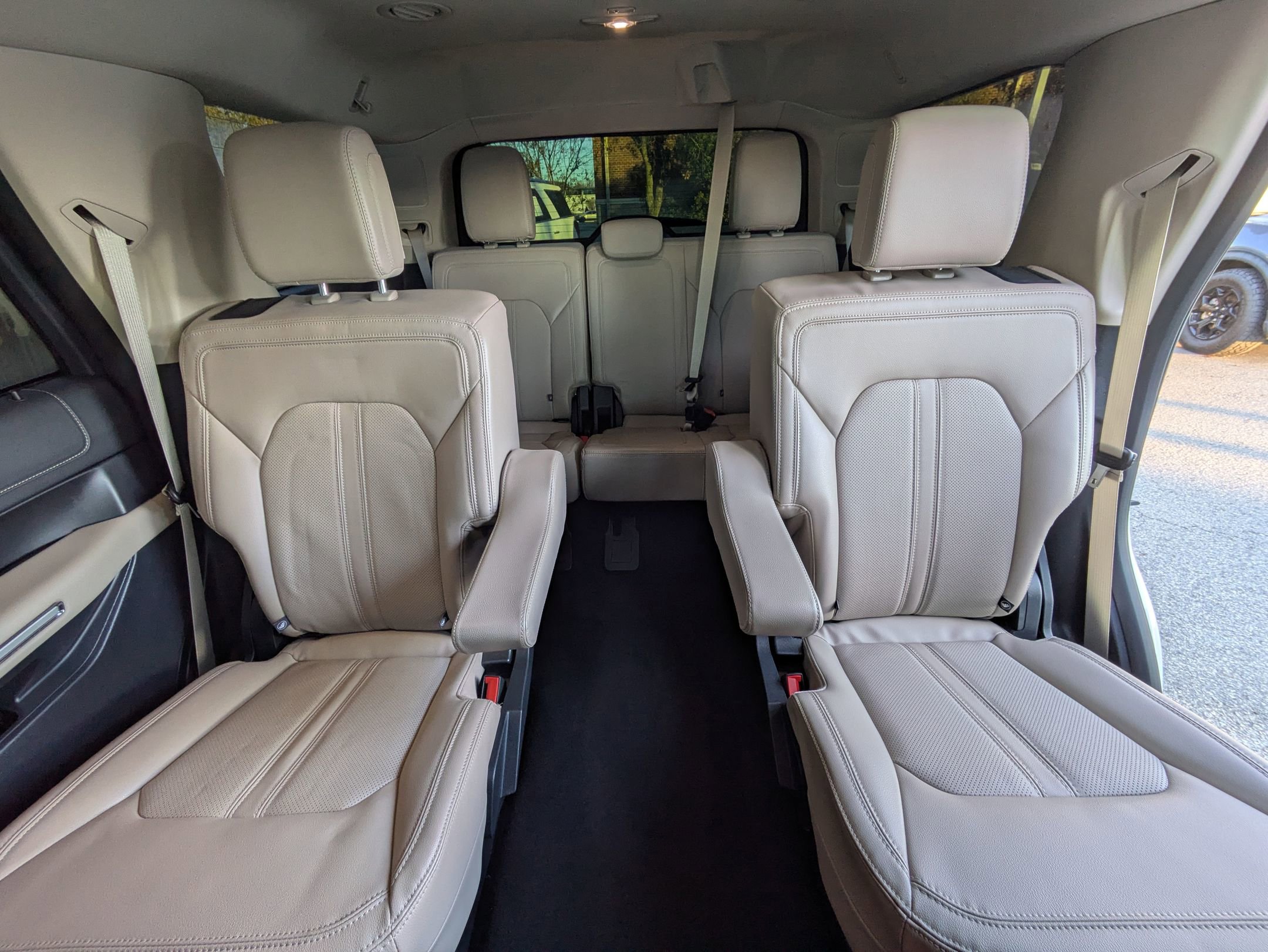 Certified 2024 Ford Expedition Limited image 30