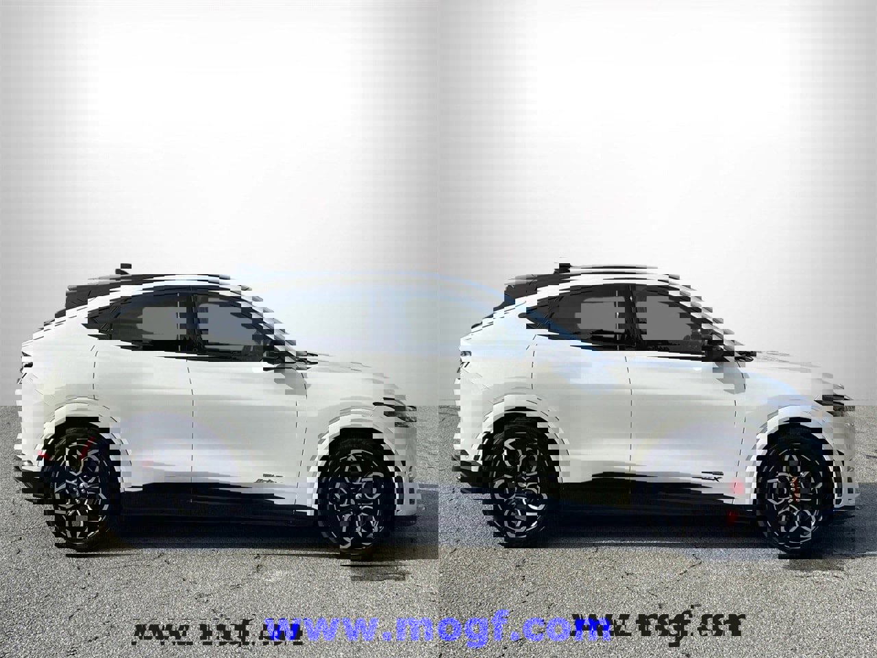 Certified 2022 Ford Mustang Mach-E GT image 30