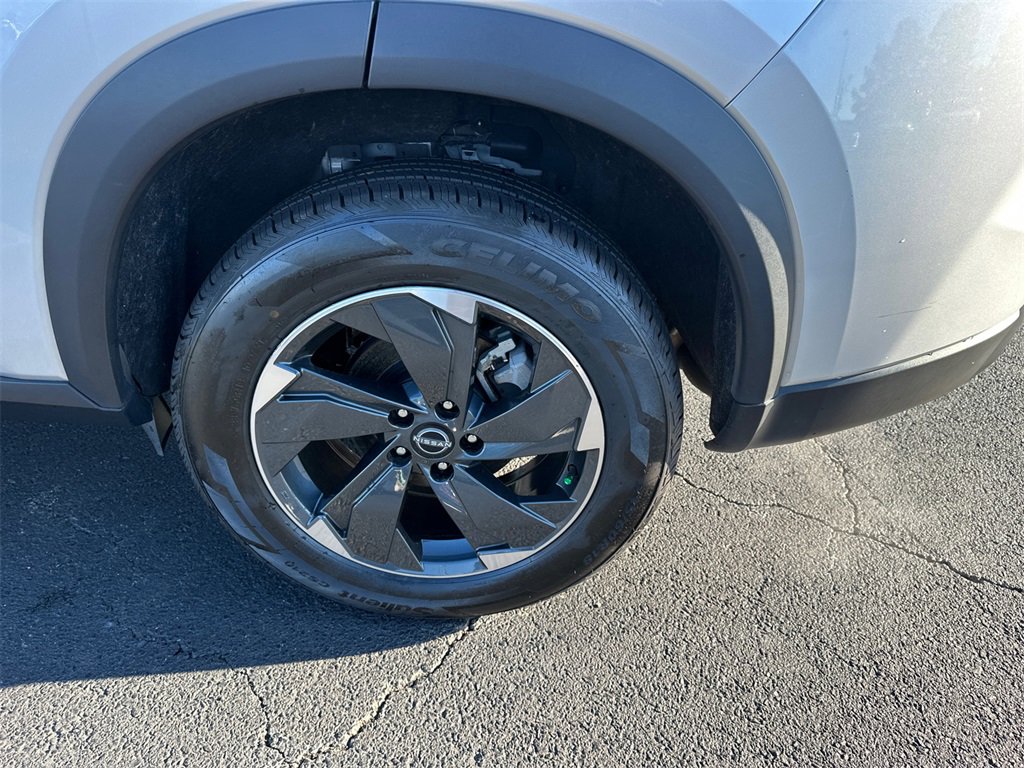 Used 2024 Nissan Rogue SV image 19