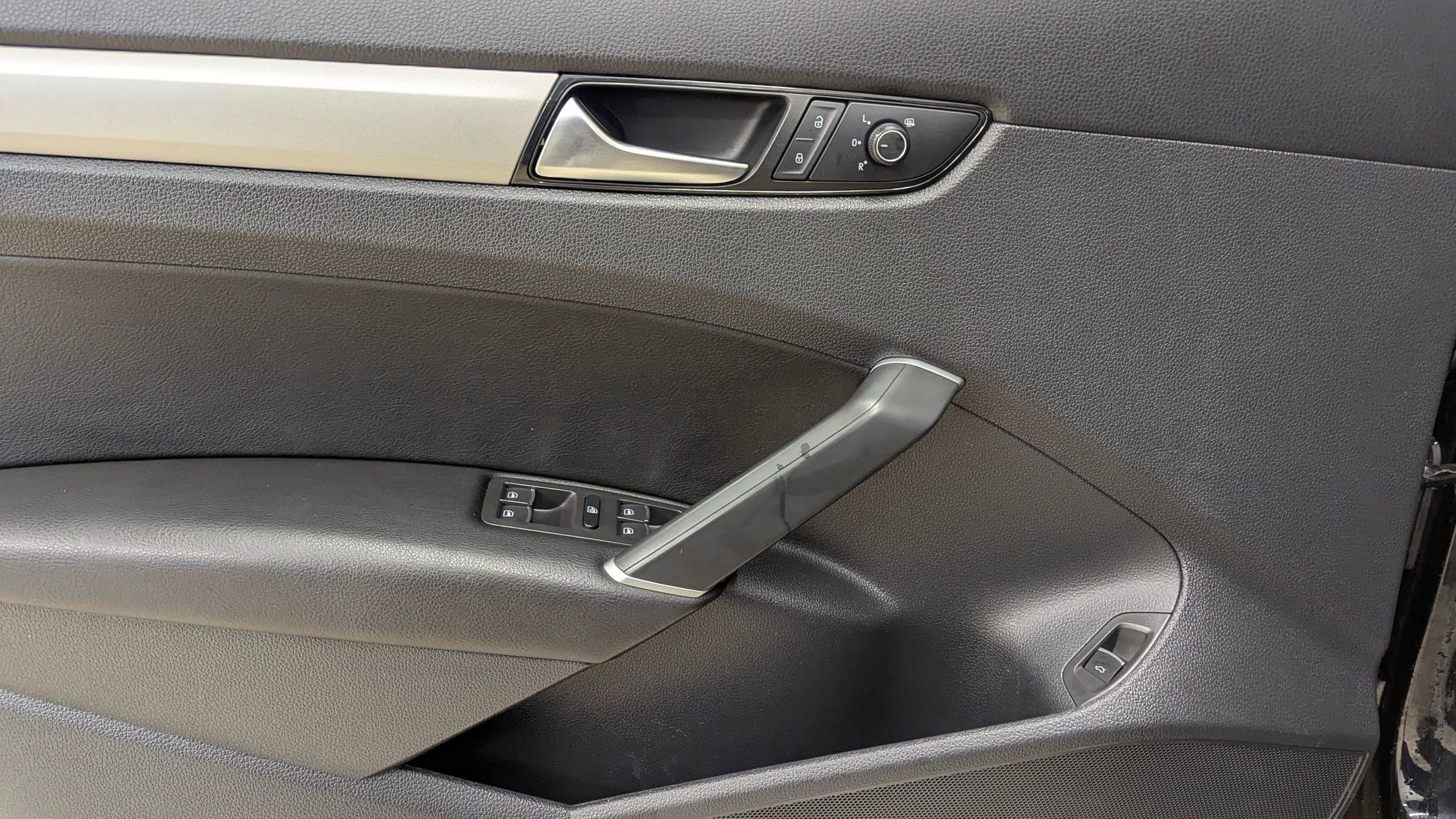 Used 2022 Volkswagen Passat 2.0T SE image 12