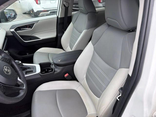Used 2022 Toyota RAV4 XLE Premium FWD image 8
