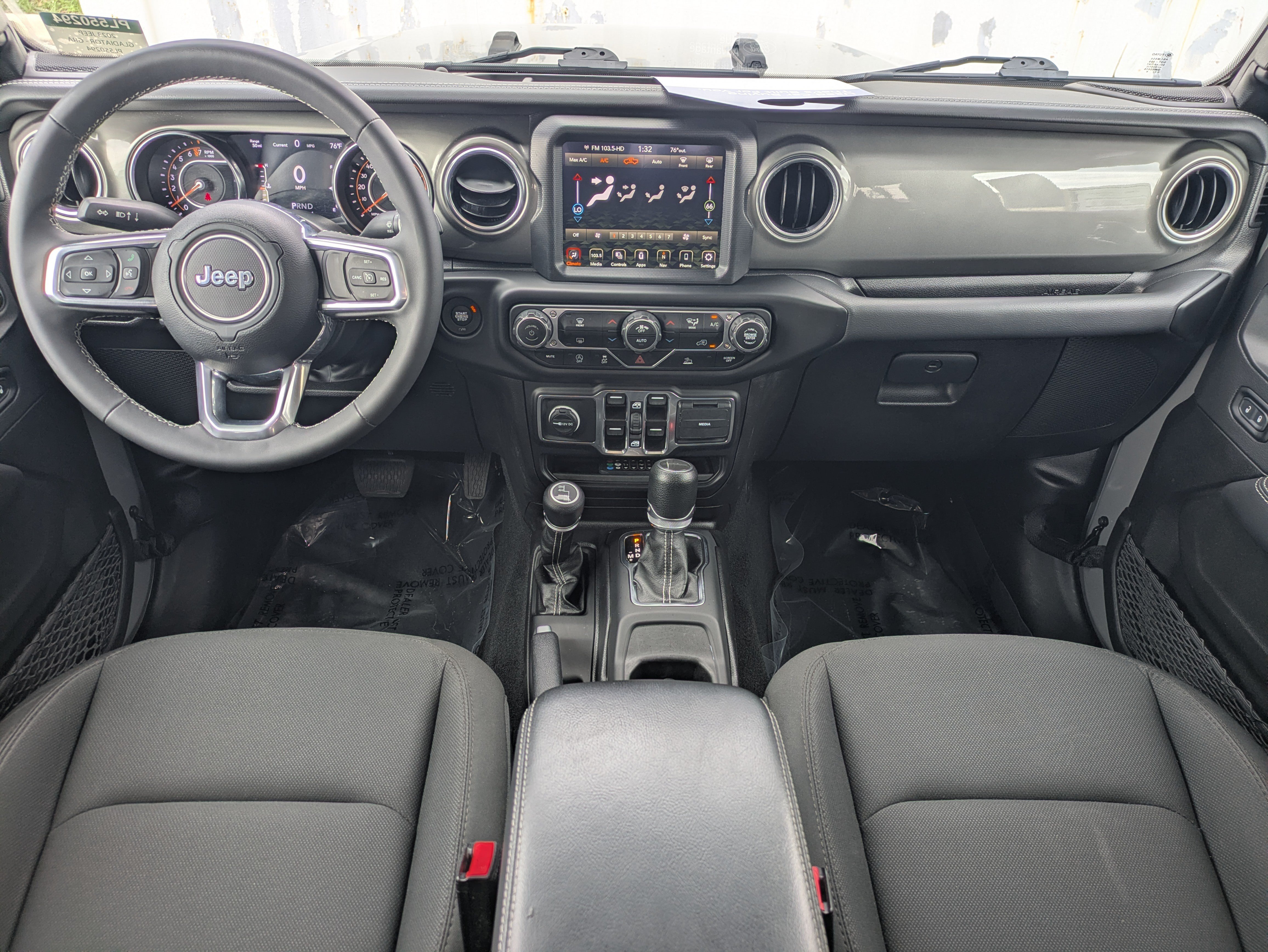 Used 2023 Jeep Gladiator Overland AWD/4WD image 18