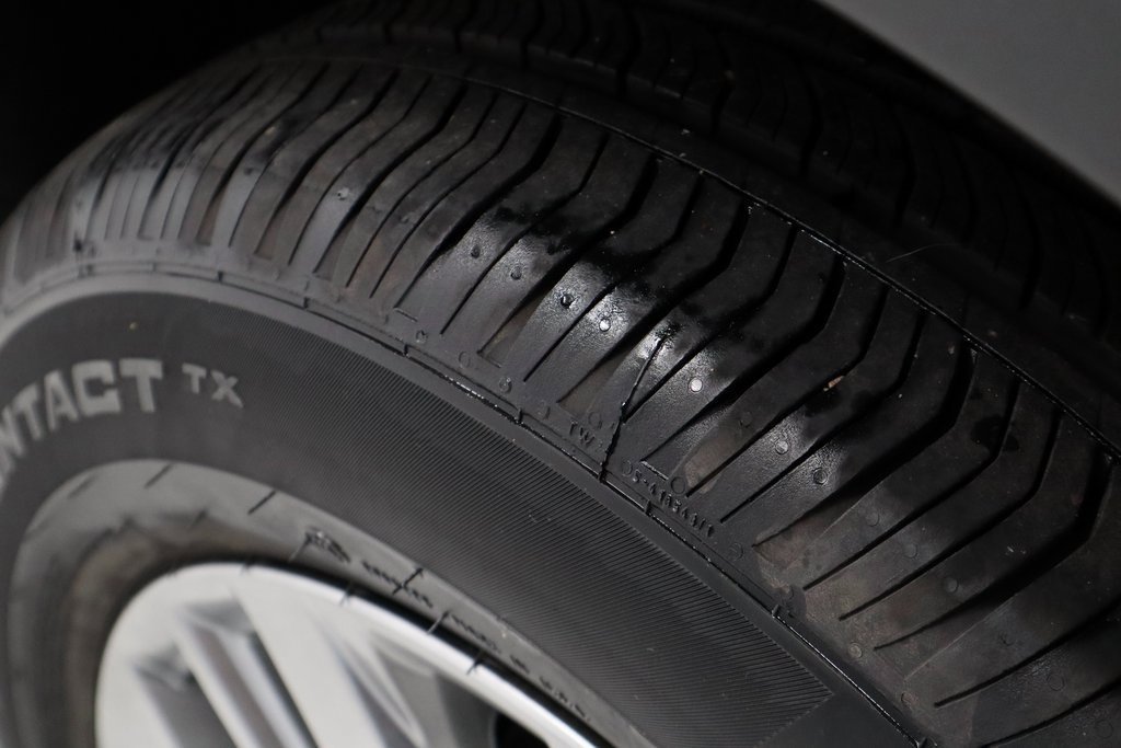 Used 2025 Cadillac XT4 Premium Luxury w/ Cold Weather Package image 20