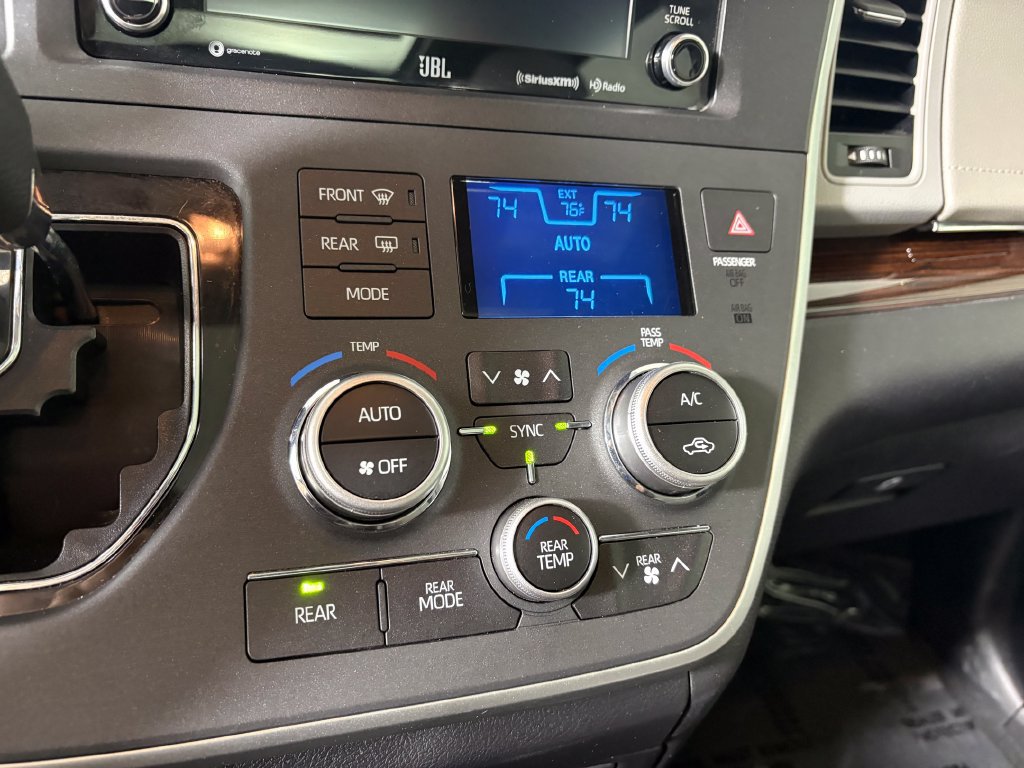 Used 2020 Toyota Sienna Limited Premium w/ Carpet Mat Package FWD image 19