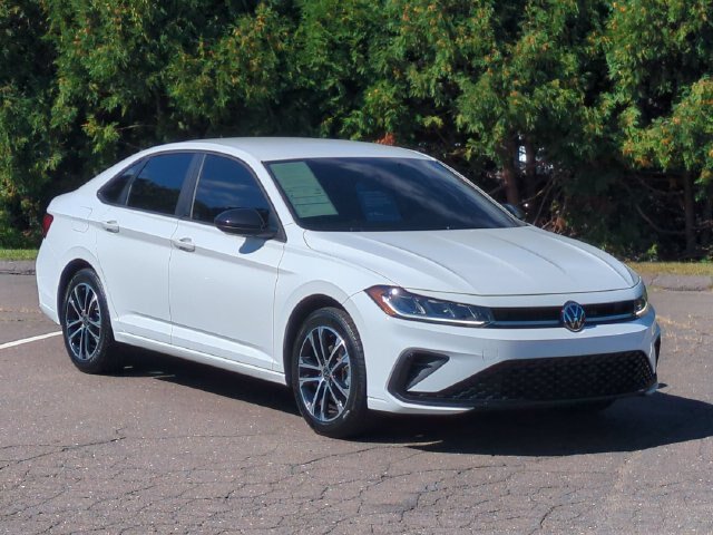 Used 2025 Volkswagen Jetta Sport FWD image 1