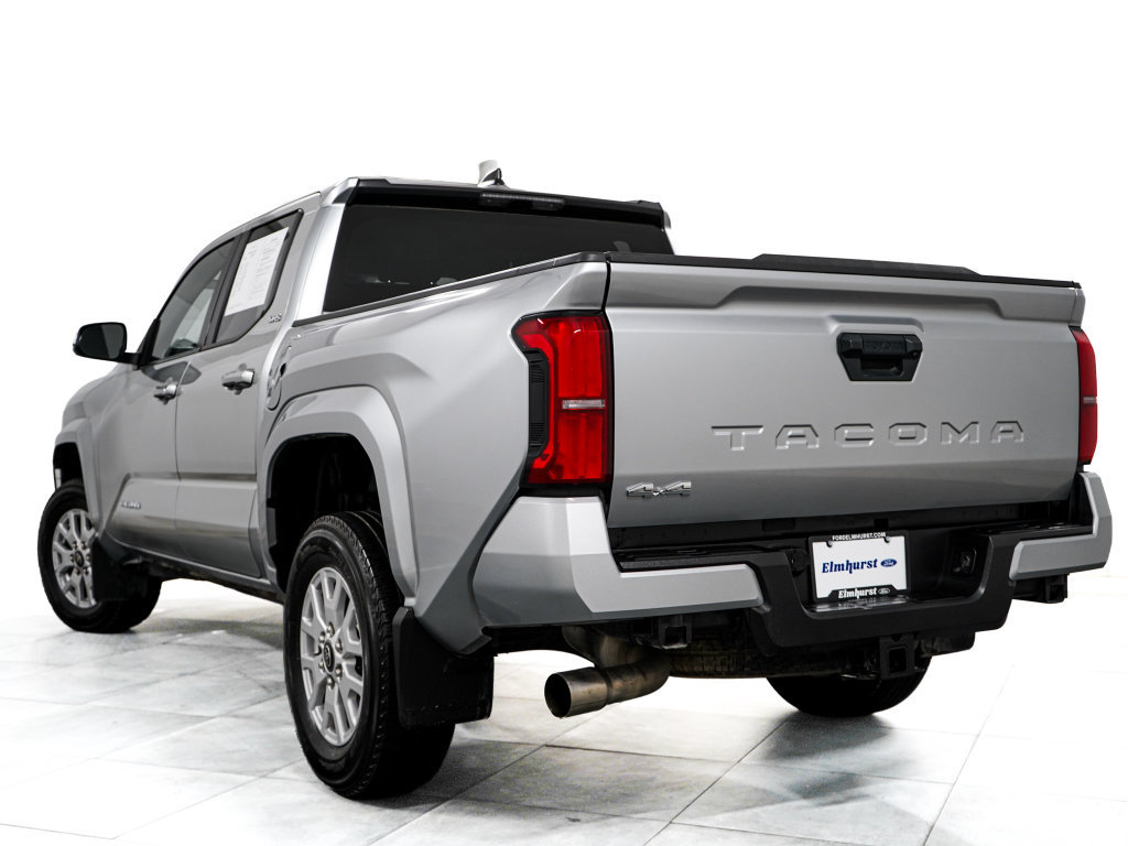 Used 2025 Toyota Tacoma SR5 AWD/4WD image 5