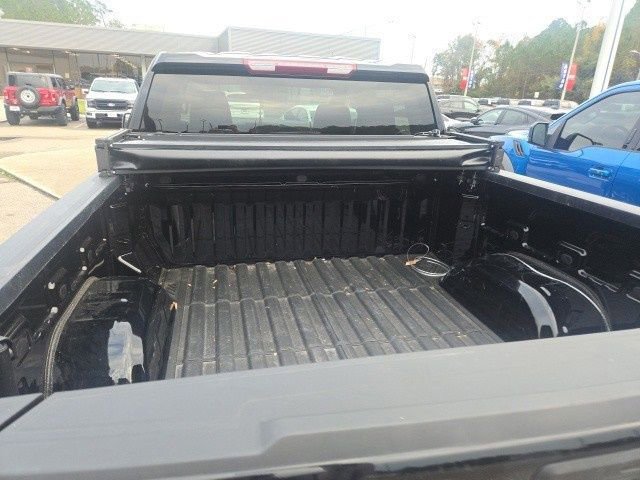 Used 2025 GMC Sierra 1500 SLT w/ SLT Premium Package AWD/4WD image 9