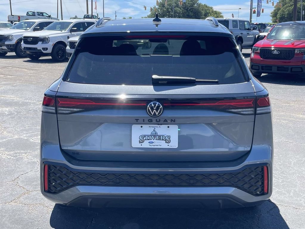 Used 2025 Volkswagen Tiguan SE R-Line FWD image 4
