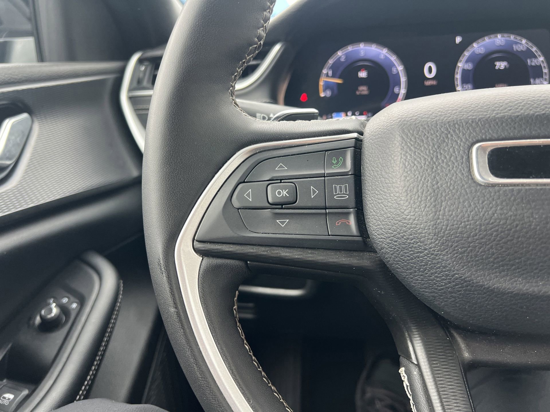 Used 2024 Jeep Grand Cherokee L Altitude image 17