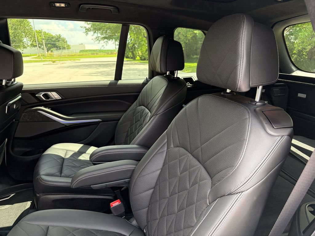 Used 2023 BMW X7 xDrive40i w/ M Sport Package AWD/4WD image 22