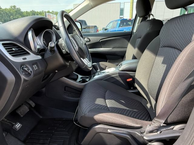 Used 2019 Dodge Journey SE w/ Connectivity Group FWD image 17