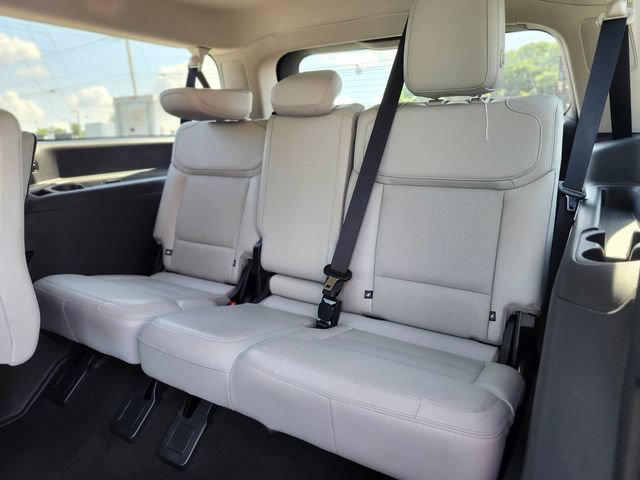 Certified 2025 Ford Expedition Max Platinum w/ Driver's Package AWD/4WD image 17