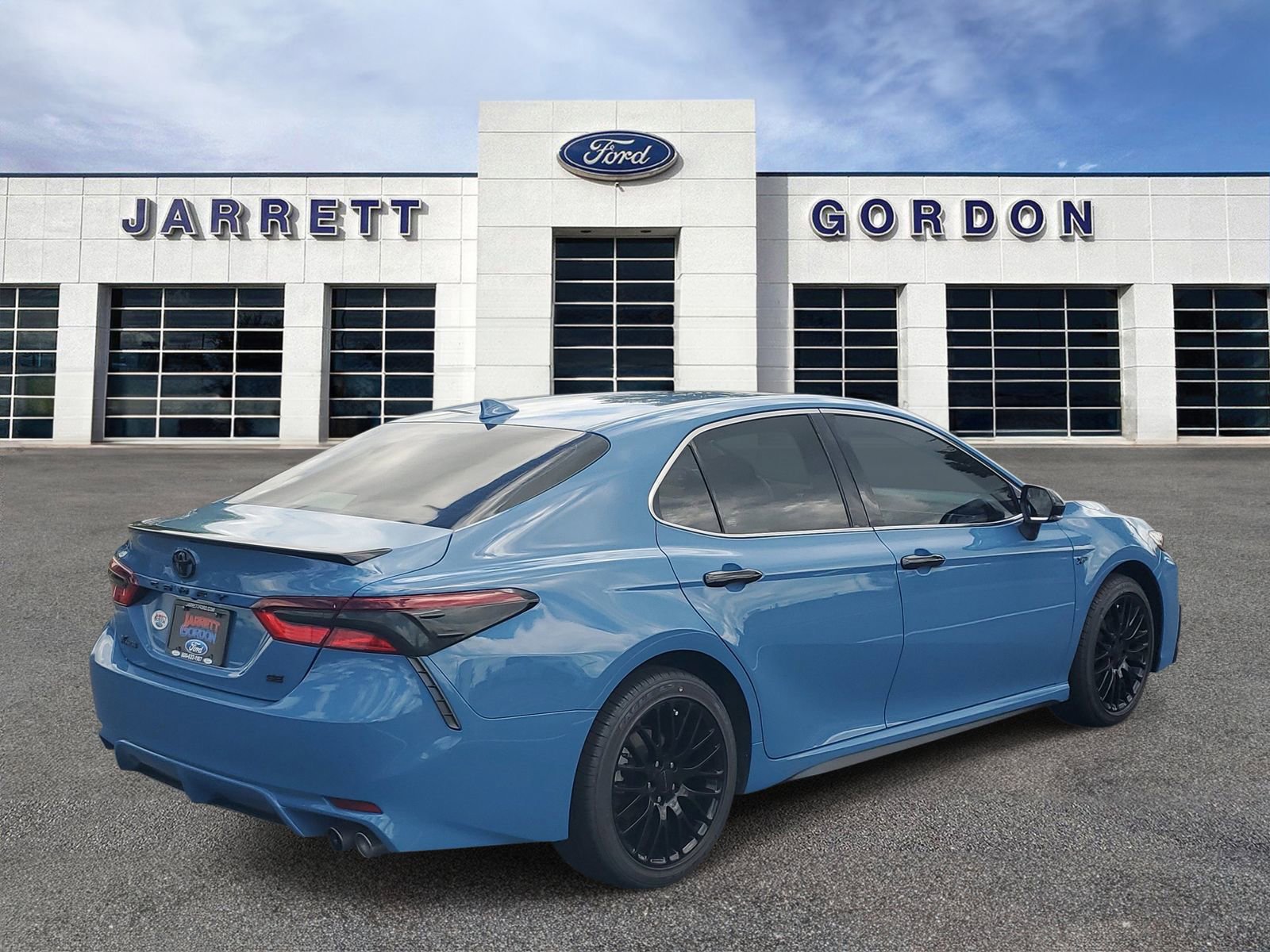 Used 2023 Toyota Camry SE FWD image 4