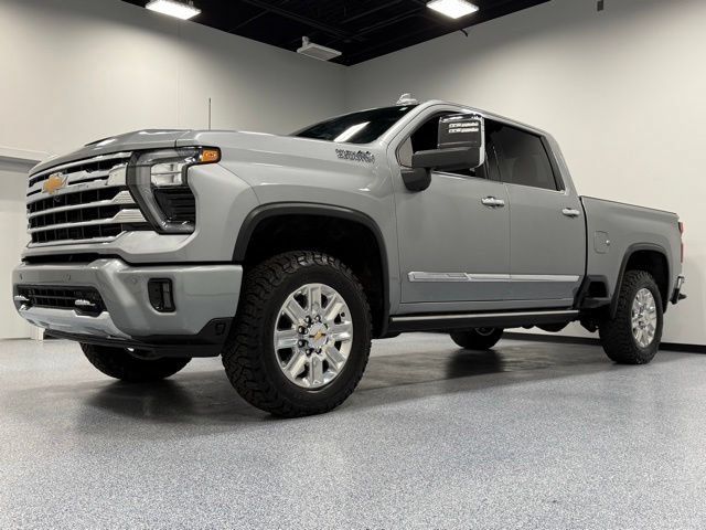 Used 2025 Chevrolet Silverado 2500 High Country w/ High Country Premium Package AWD/4WD image 5