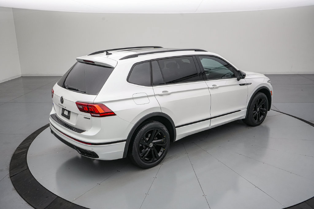 Used 2023 Volkswagen Tiguan SE R-Line AWD/4WD image 4