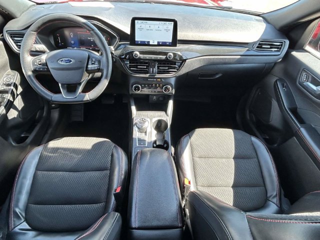Certified 2025 Ford Escape ST-Line Select AWD/4WD image 4