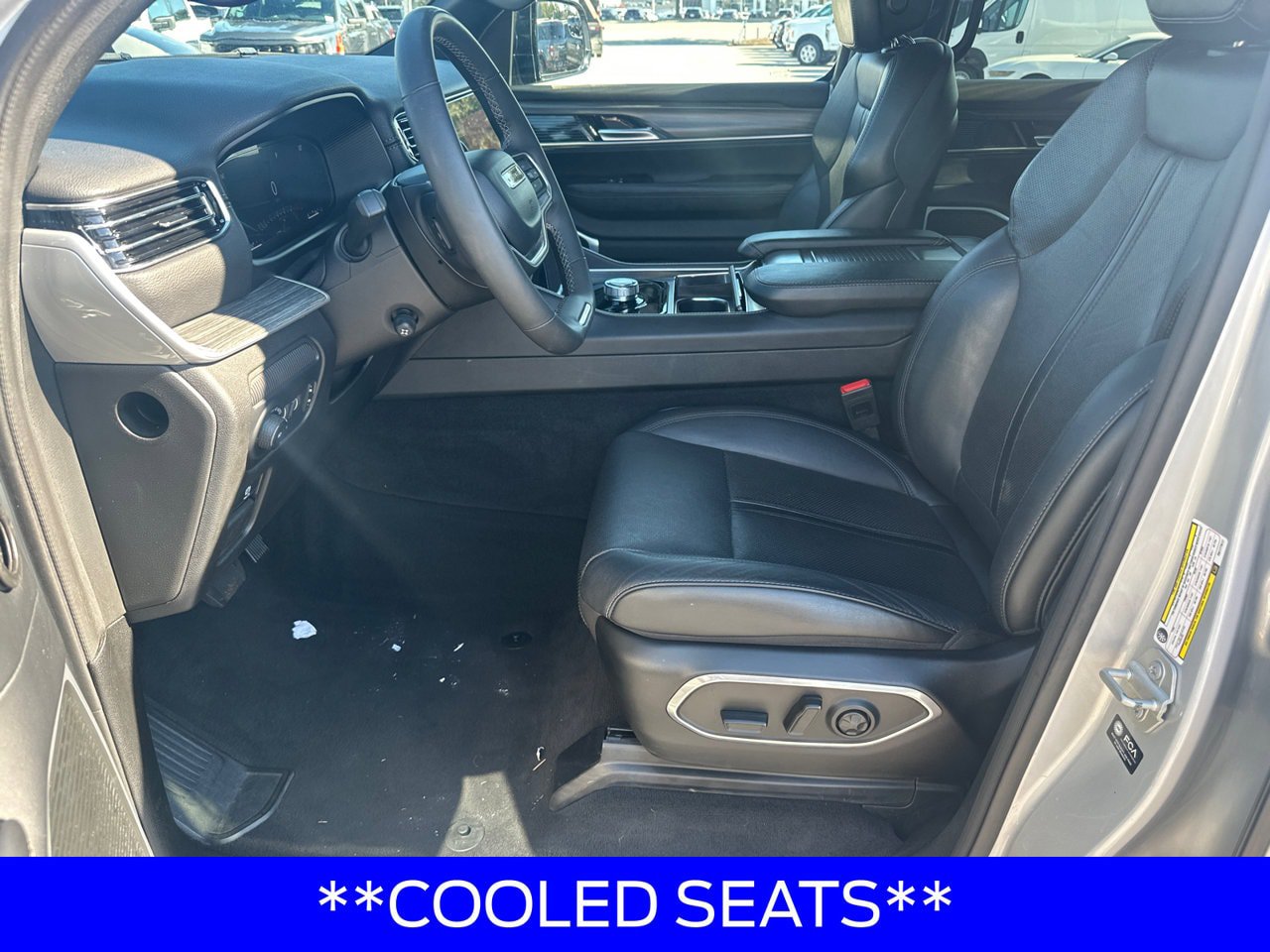 Used 2024 Jeep Wagoneer L Series II w/ Flexible Seating Group RWD image 10