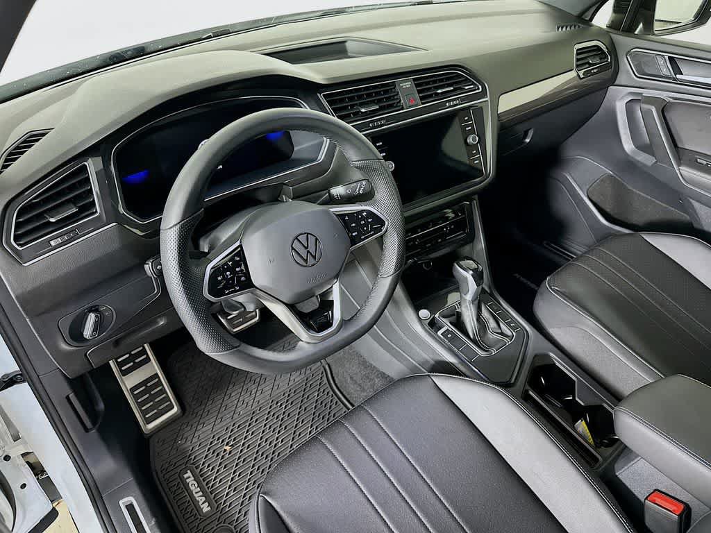 Used 2023 Volkswagen Tiguan SE R-Line FWD image 2