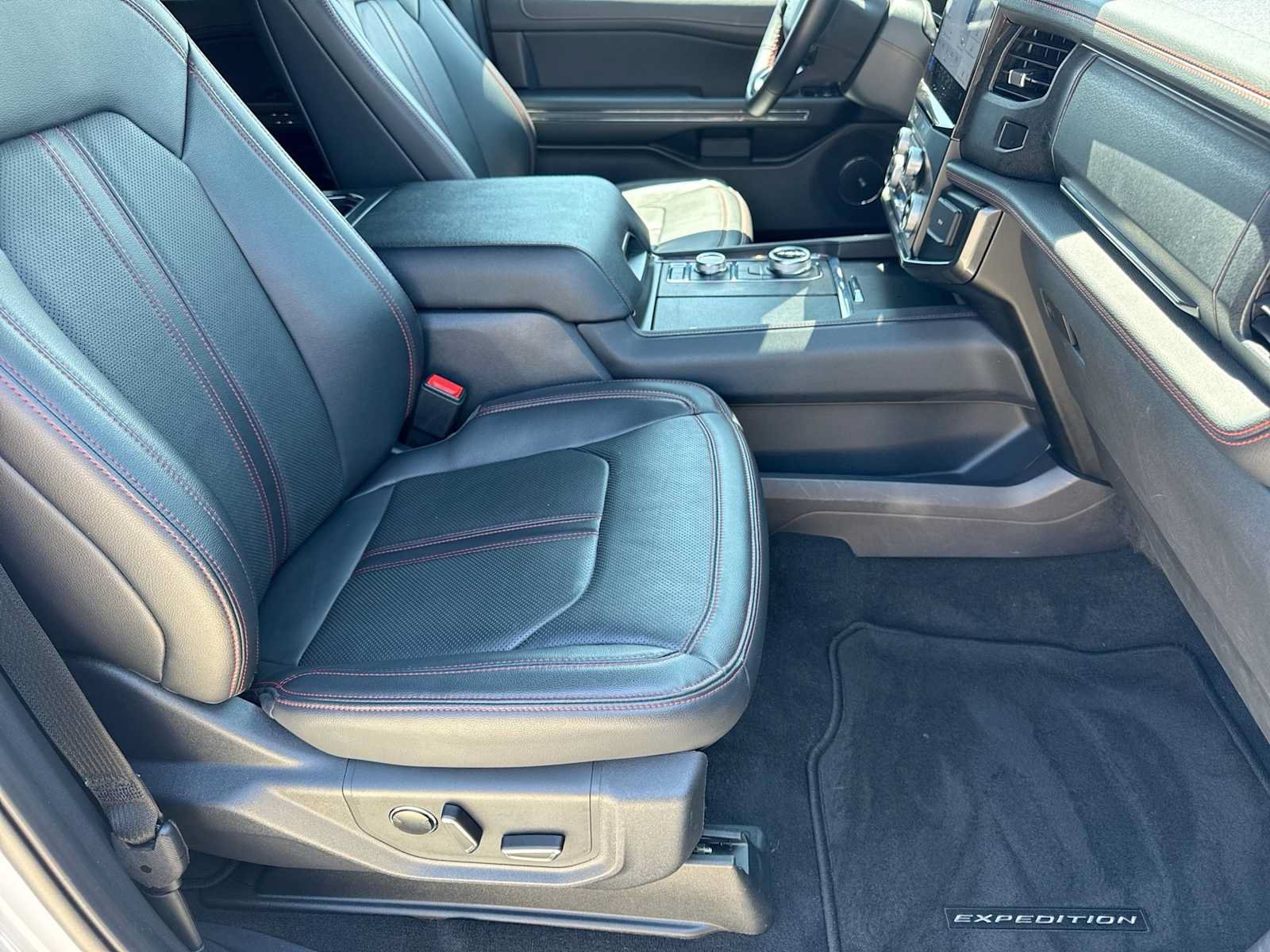 Certified 2024 Ford Expedition Limited AWD/4WD image 23
