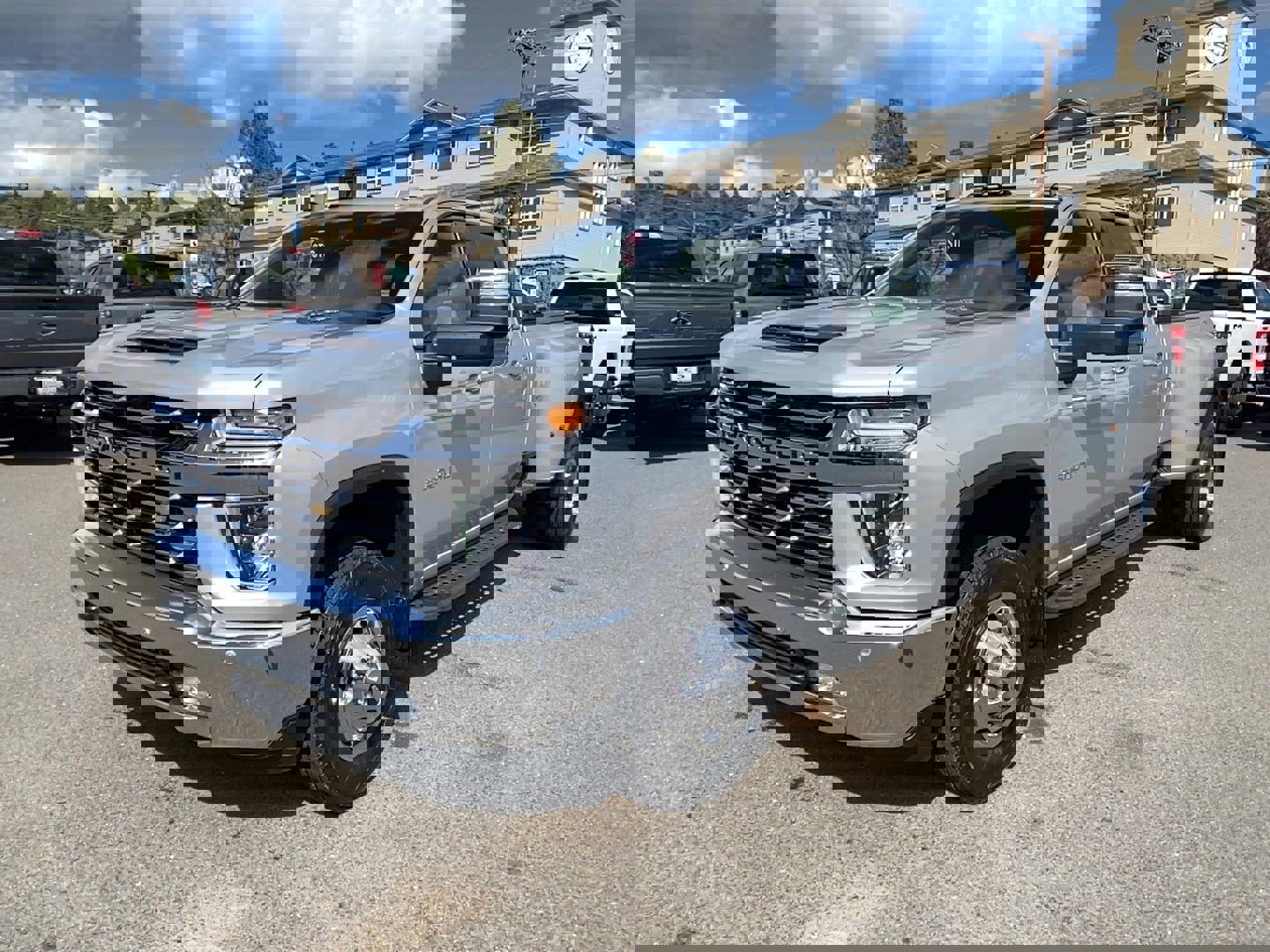 Used 2022 Chevrolet Silverado 3500 LTZ w/ LTZ Plus Package image 2