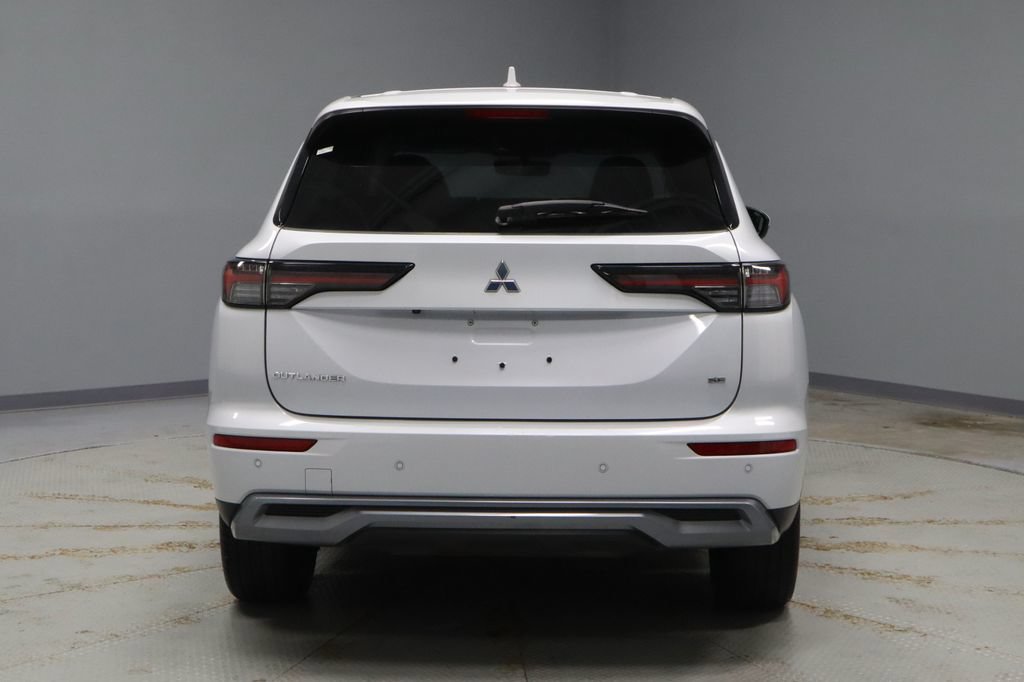Used 2025 Mitsubishi Outlander SE FWD image 10