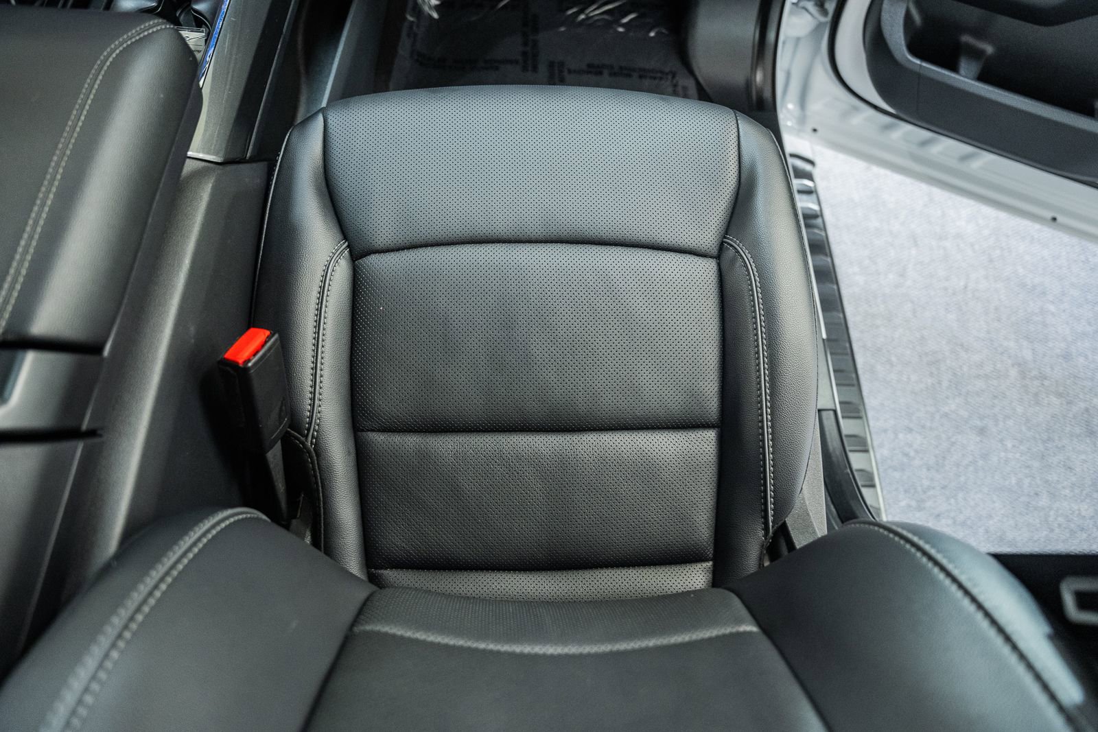 Certified 2023 Ford F150 Lariat w/ Equipment Group 502A High image 41