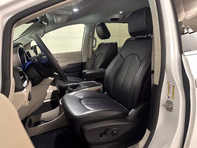 Used 2024 Chrysler Pacifica Touring-L FWD image 17