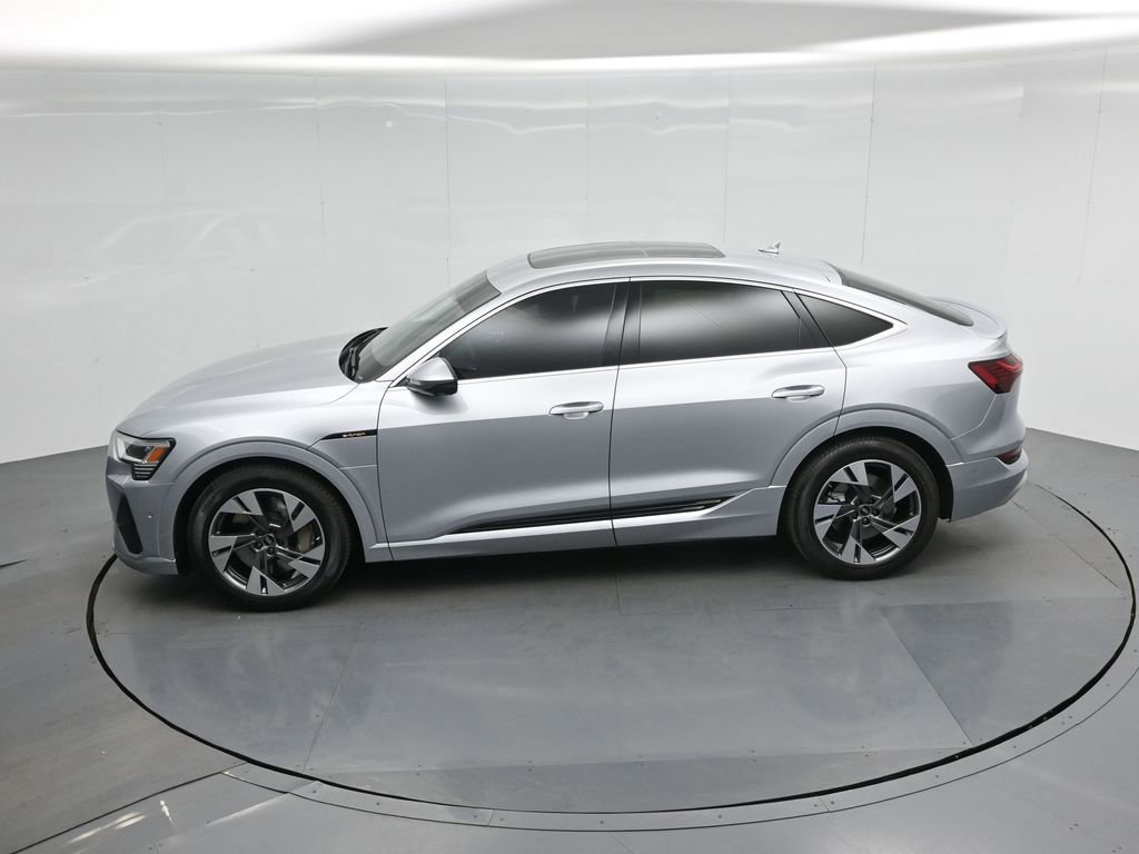 Used 2022 Audi e-tron Premium Plus image 46