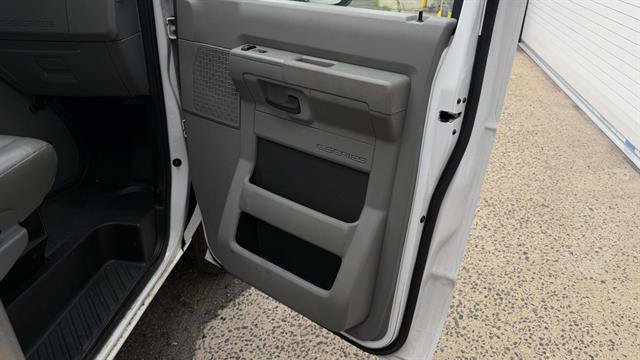 Certified 2022 Ford E-350 and Econoline 350 Super Duty w/ Power Windows & Locks Group RWD image 25