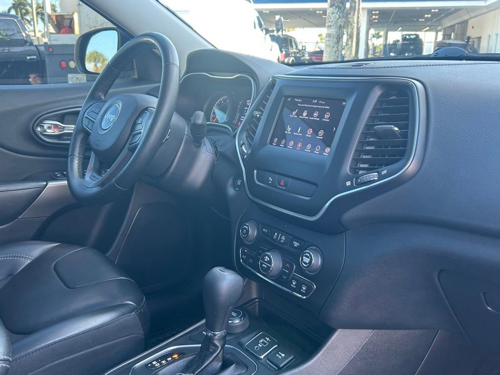 Used 2020 Jeep Cherokee Latitude Plus w/ Comfort/Convenience Group image 28