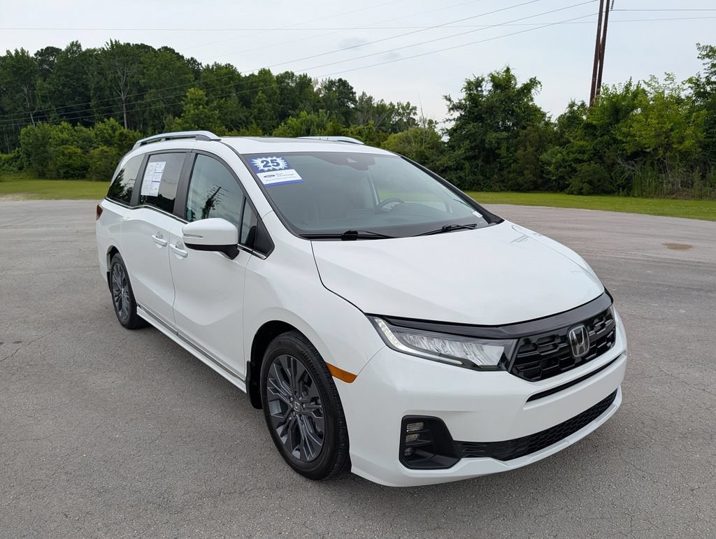 Used 2025 Honda Odyssey Touring image 2