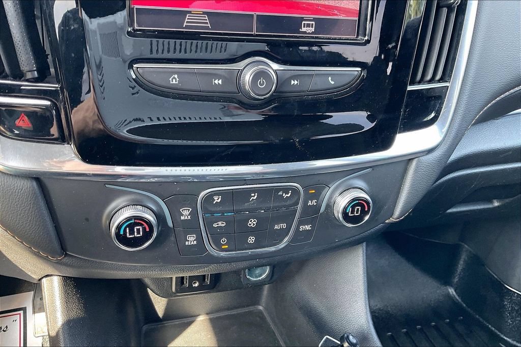 Used 2020 Chevrolet Traverse LT FWD image 32