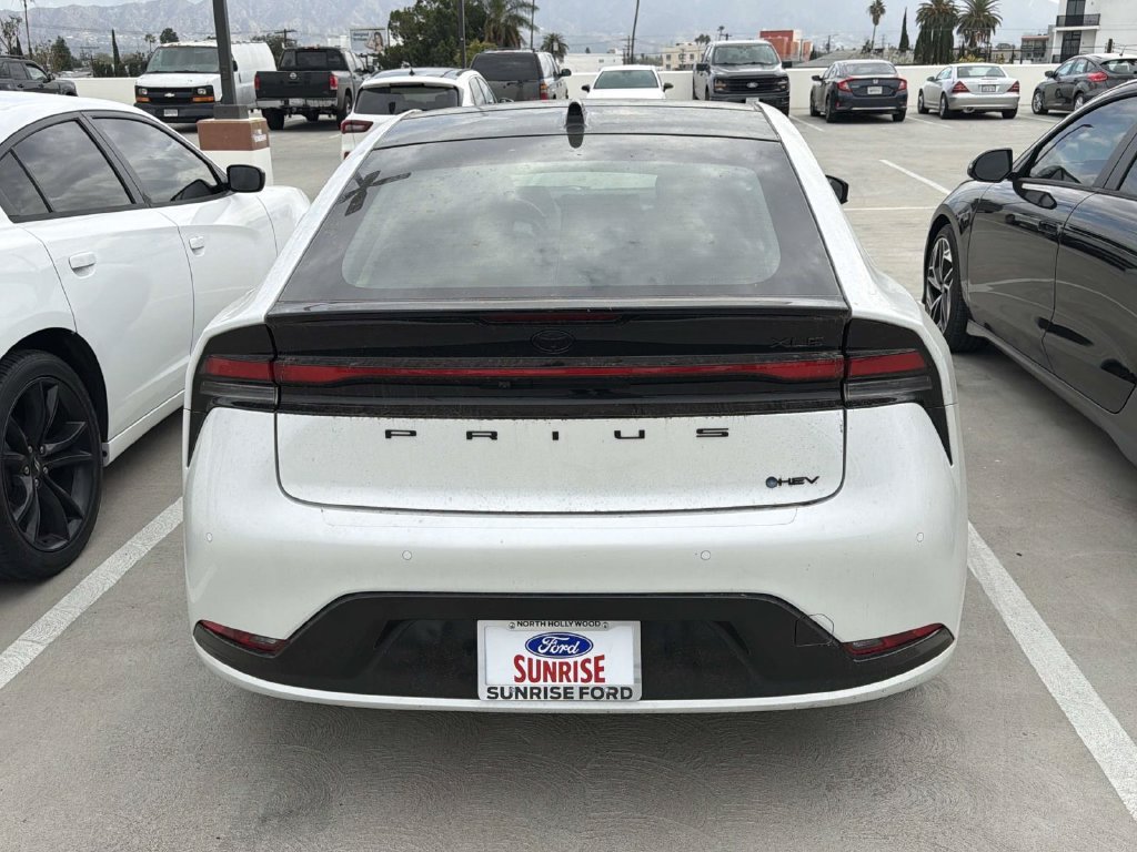 Used 2025 Toyota Prius FWD image 19