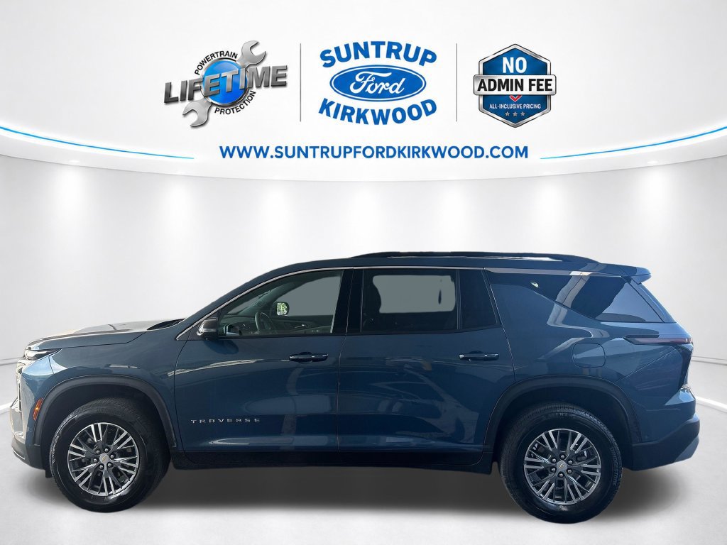 Used 2024 Chevrolet Traverse LT w/ Enhanced Driving Package FWD image 2