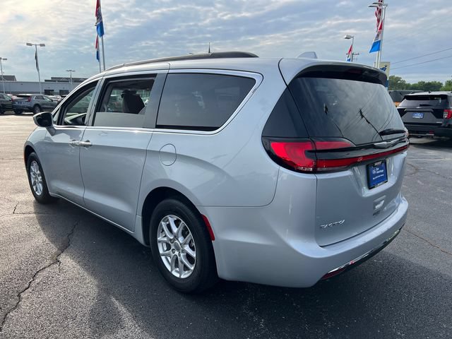 Used 2022 Chrysler Pacifica Touring-L FWD image 5