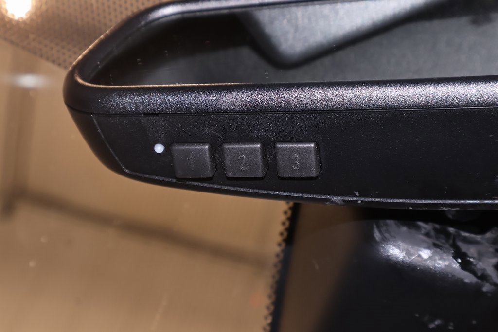 Used 2018 Jaguar F-PACE Premium image 37