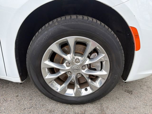 Used 2021 Chrysler Pacifica Touring-L AWD/4WD image 12