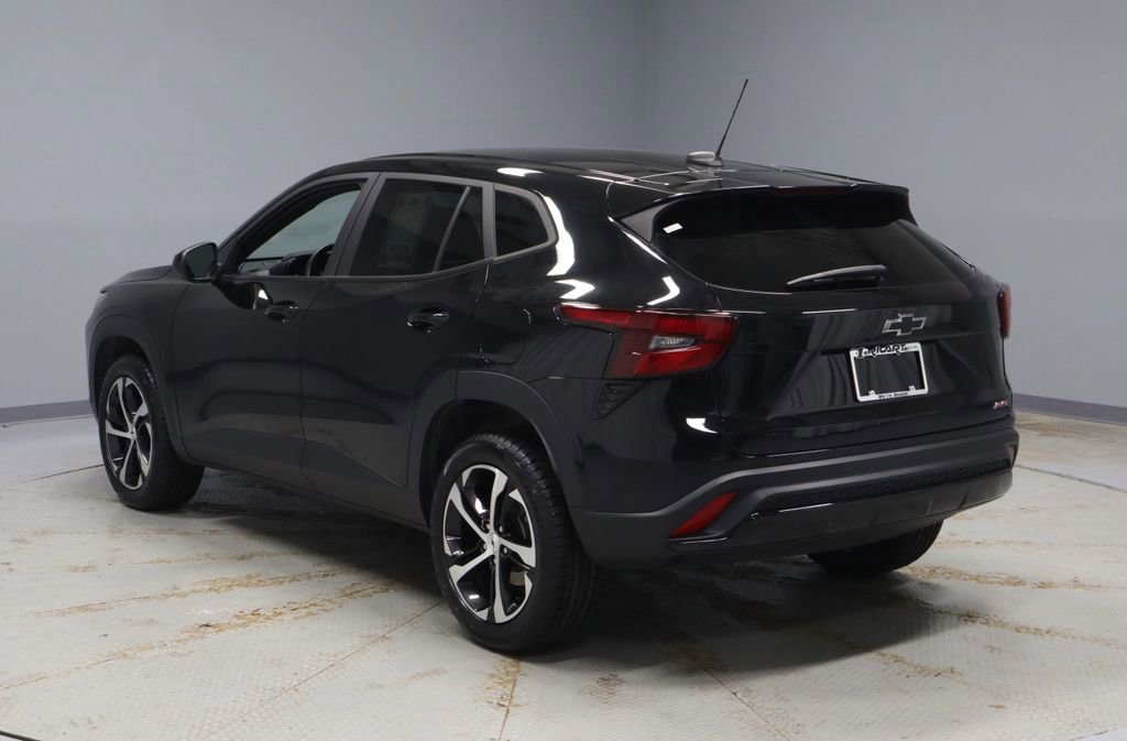 Used 2024 Chevrolet Trax RS w/ Driver Confidence Package image 3