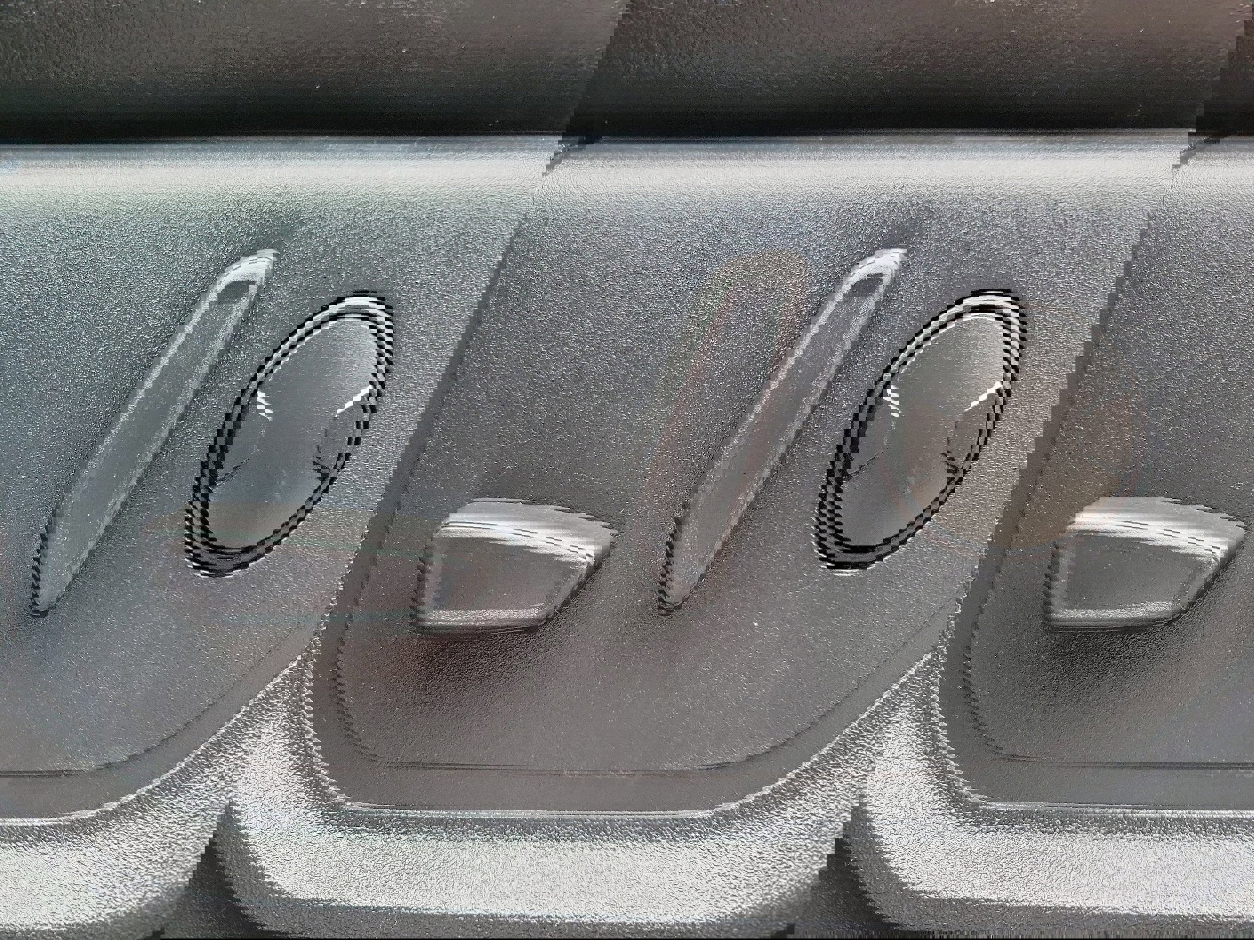 Certified 2020 Ford F350 Lariat w/ Chrome Package image 21