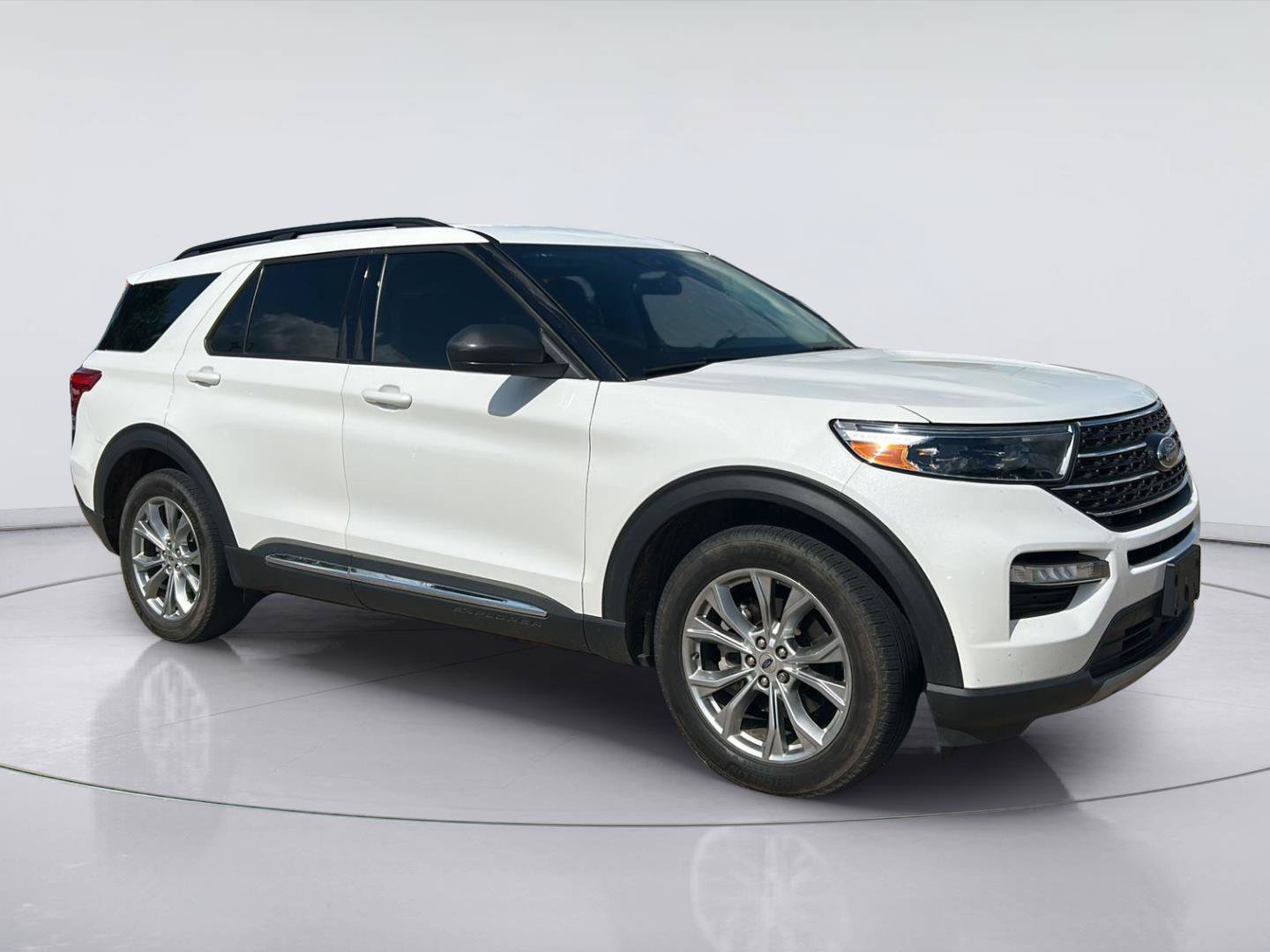 Certified 2024 Ford Explorer XLT w/ Equipment Group 202A RWD image 1