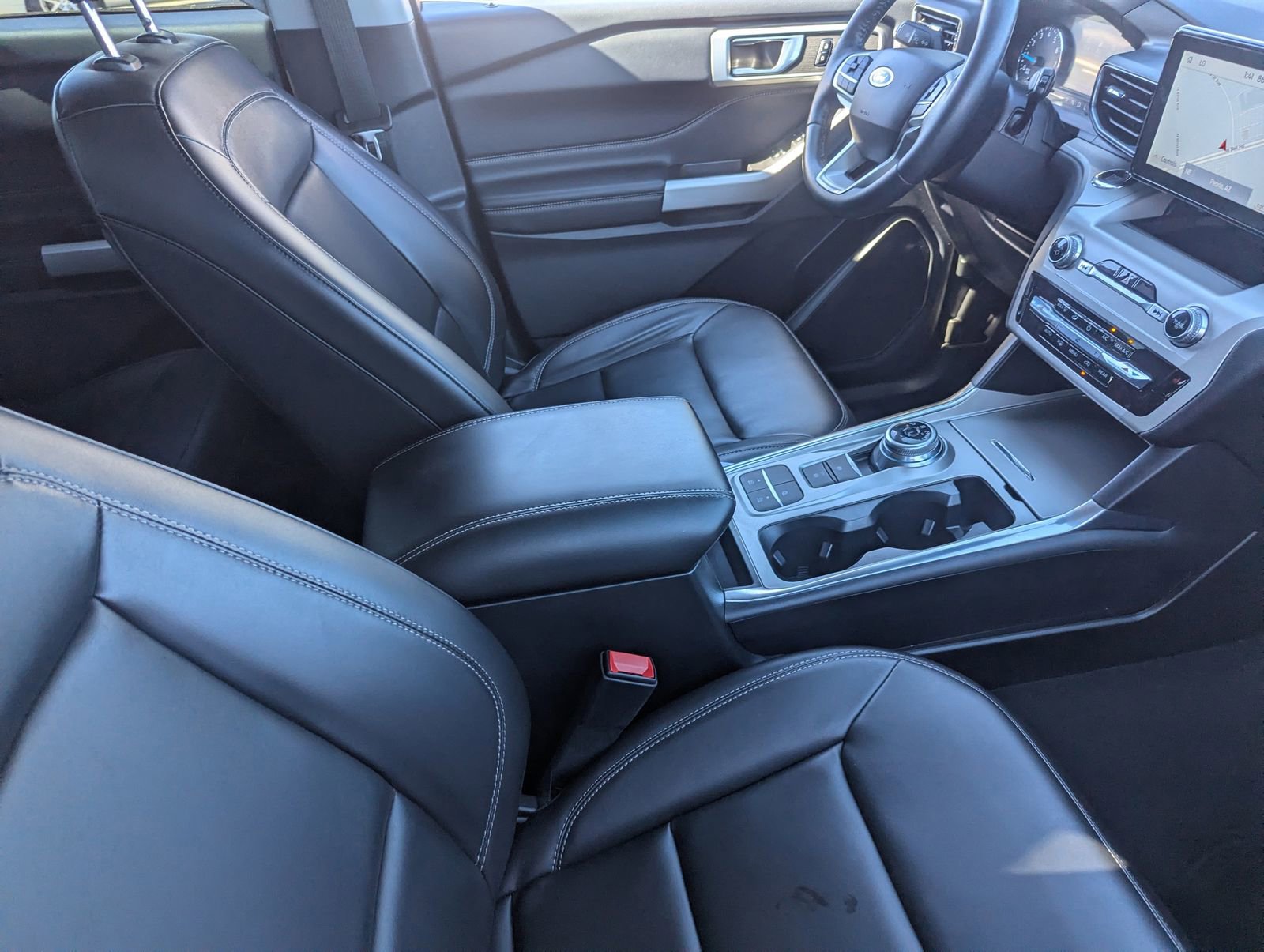 Certified 2022 Ford Explorer XLT w/ Equipment Group 202A image 11