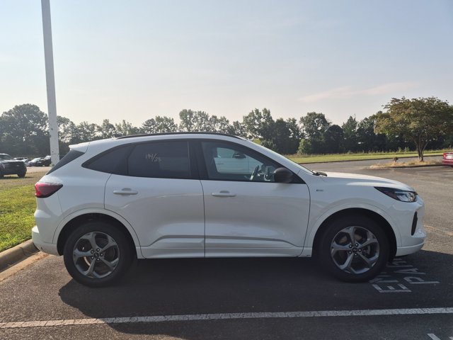 Certified 2023 Ford Escape ST-Line w/ Tech Pack #1 AWD/4WD image 5
