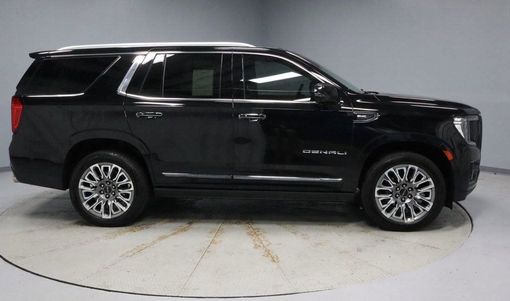 Used 2023 GMC Yukon Denali Ultimate AWD/4WD image 6